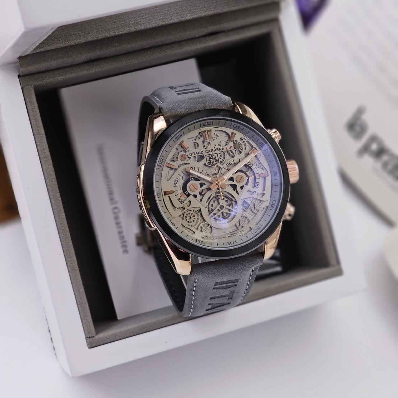 ساعت مچی مردانه  ☑️TAG Heuer    Cr7  new                             تگ هویر کررا مناسب آقایان   مدل1860  سه موتور فعال  دارای روز شمار  قفل پروانه ای  بند چرمی کرنوگراف  صفحه خاص وجذاب جعبه
