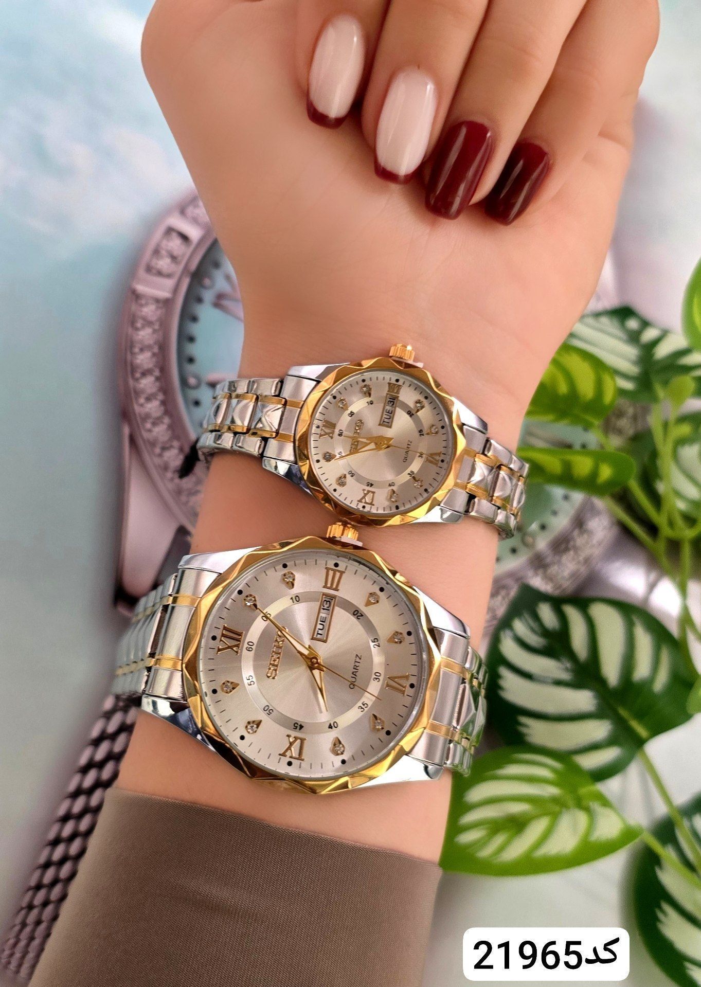 ست ساعت  ست اقتصادی سیکو Seiko    دارای روز شمار و ایام هفته   بدنه الماس تراش بند استیل محکم  مقاوم دربرابر آب  قفل پروانه‌ای ،موتور کوارتز