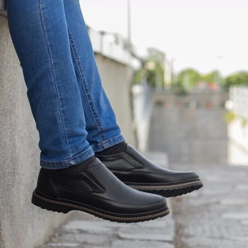 کفش جدید مردانه مدل آرش🔥👟 ✅جنس رویه چرم صنعتی ✅زیره از pvc ✅دور دوخت شده ✅️سایزبندی 40 تا 44 ✅در رنگ بندی ✅️ارسال فوری 🖌 رنگ بندی : عسلی - مشکی - کرمی ⚜️ سایز ها : 40 - 41 - 42 - 43 - 44