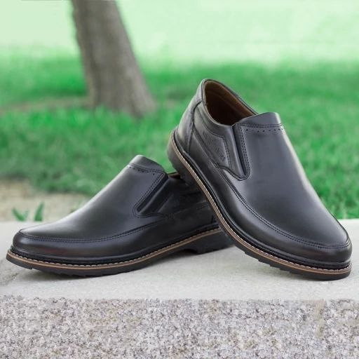 کفش جدید مردانه مدل آرش🔥👟 ✅جنس رویه چرم صنعتی ✅زیره از pvc ✅دور دوخت شده ✅️سایزبندی 40 تا 44 ✅در رنگ بندی ✅️ارسال فوری 🖌 رنگ بندی : عسلی - مشکی - کرمی ⚜️ سایز ها : 40 - 41 - 42 - 43 - 44