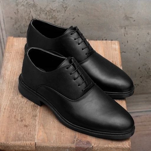 کفش مجلسی مردانه مدل کلارک🔥👞 ✅جنس رویه چرم صنعتی با کیفیت ✅زیره از pvc ✅️سایزبندی 40 تا 44 ✅هزینه ارسال 120 ✅ارسال فوری🚀 #کفش_مردانه 🖌 رنگ بندی : مشکی ⚜️ سایز ها : 40 - 41 - 42 - 43 - 44