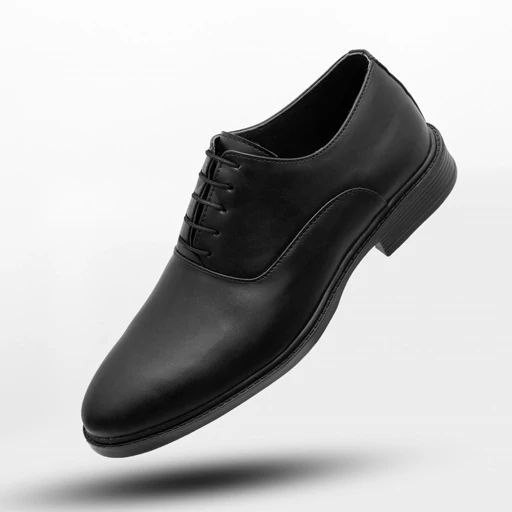 کفش مجلسی مردانه مدل کلارک🔥👞 ✅جنس رویه چرم صنعتی با کیفیت ✅زیره از pvc ✅️سایزبندی 40 تا 44 ✅هزینه ارسال 120 ✅ارسال فوری🚀 #کفش_مردانه 🖌 رنگ بندی : مشکی ⚜️ سایز ها : 40 - 41 - 42 - 43 - 44