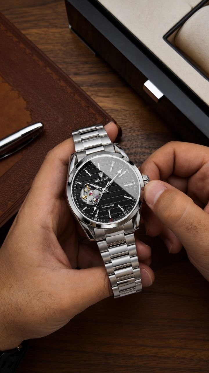 ساعت مچی مردانه ☑️BIN BOND   《highe quality》       🫆Original watch               ⌚️بین باند مدلی نو  مناسب آقایان  سبک تجاری موتور اتوماتیک  مقاوم دربرابر آب برندشرکتی اوریجینال  پشت قاب نمایشگر موتور  ضخامت ۱۴میل  قطر صفحه ۴۳میل بند استیل فولاد شیشه سافایر  شب نما قفل دو پروانه