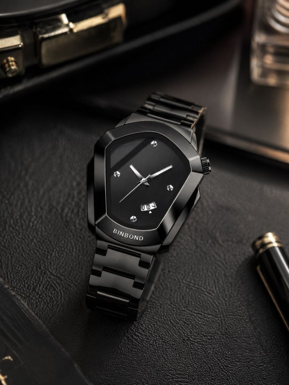 ساعت مچی مردانه ☑️BIN BOND   《highe quality》       🫆Original watch               ⌚️بین باند مدلی نو  بوگاتی مناسب آقایان   مقاوم دربرابر آب برندشرکتی اوریجینال  دارای روز شمار  ضخامت ۱۱میل  قطر صفحه ۴۵میل بند استیل فولاد شیشه رفلکس قفل دو پروانه  موتور کوارتز
