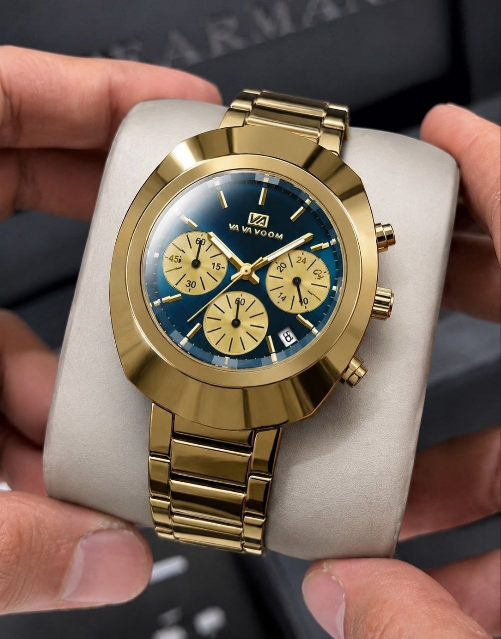 ساعت مچی مردانه ☑️VAVA VOOM            2026   《highe quality》         ☆☆☆☆             ⌚️برند شرکتی  مناسب آقایان   کرنوگراف  مقاوم دربرابر آب  ضخامت ۱۲میل  شیشه معدنی الماسی  قطر صفحه ۴۸میل دارای روز شمار بند استیل صفحه شب نما  برند اورجینال  قفل دو پروانه  موتور کوارتز  رفرانس ۲۵۱۳ خاص وجذاب