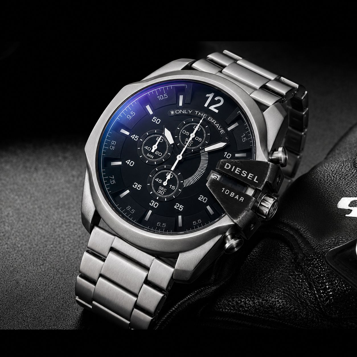 ساعت مچی مردانه ☑️ DIESEL   《Man collection 》                       ⌚️ دیزل شاخدار مناسب آقایان  طراحی اسپرت و خاص  کرنوگراف  قفل کلیپسی بند استیل شیشه انتی رفلکس سه موتور فعال دارای روز شمار