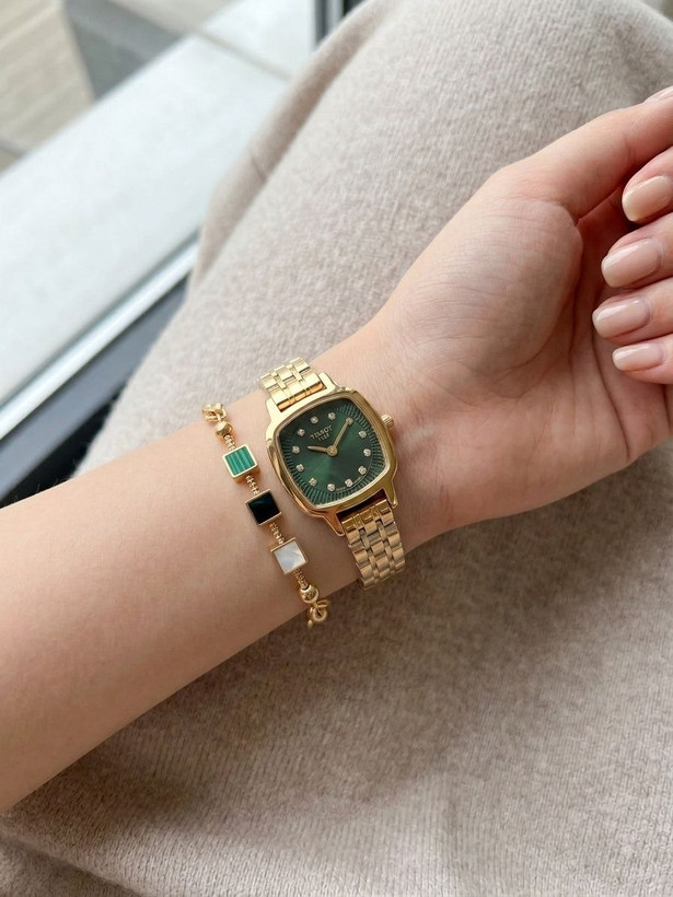 ساعت مچی زنانه ☑️TISSOT 🔥highe quality 🫶زنونه تیسوت دویل رفرانس T 1983 قفل استیل پروانه ای مقاوم دربرابر آب صفحه نگین دار بند استیل صفحه مربعی موتور کوارتز خاص وجذاب